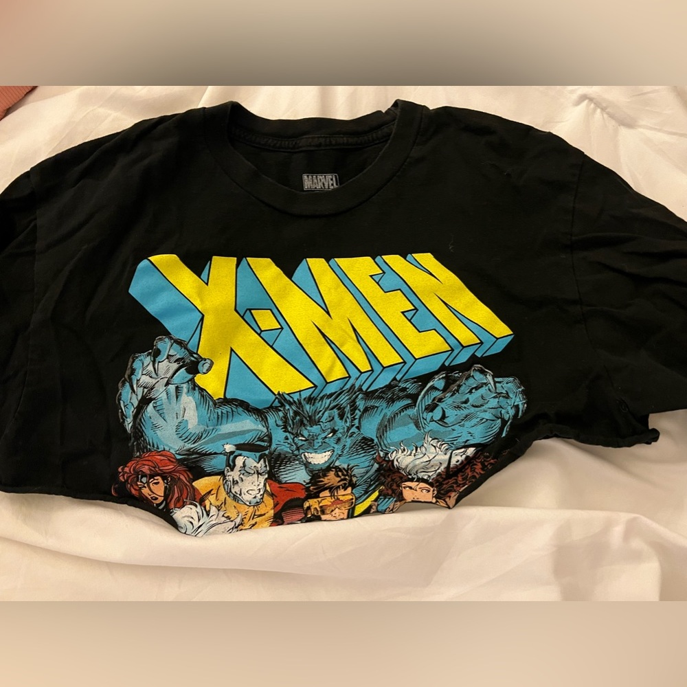 Cropped x men t shirt size medium